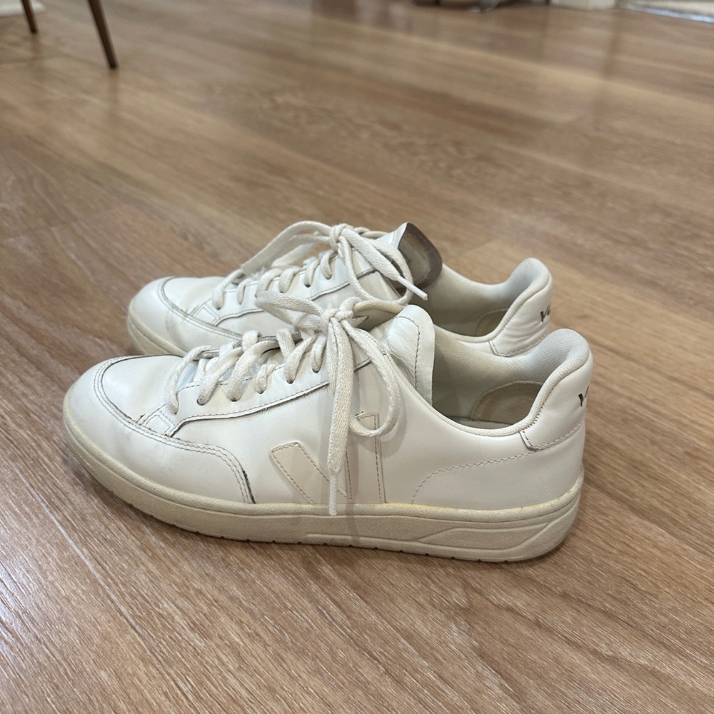 Veja V-90 Sneakers - Picture 2 of 5